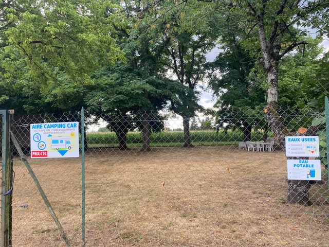 Aire camping-car  Bergerac (24100) - Photo 9